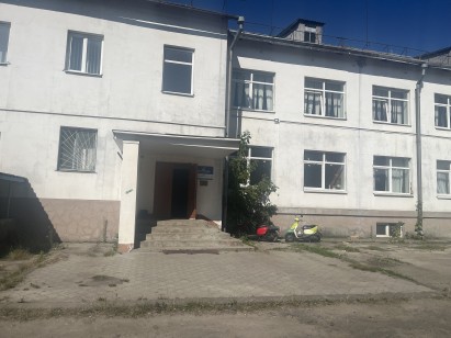 Рівненська обл., смт. Володимирець, вул. Поштова, 23. Оренда – приміщення підвалу площею 51,00 кв.м (В)