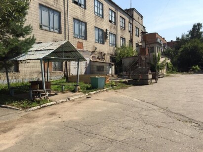 Сумська обл., м. Суми, вул. Нижньосироватська, 64. Оренда – приміщення комори з мезоніном площею 58,90 кв.м. (В)