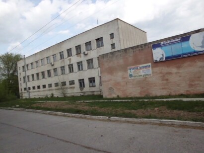 Вінницька обл., м. Ладижин, вул. Кравчика, 2. Оренда – приміщення 1го поверху площею 22,8 кв. м (В) 