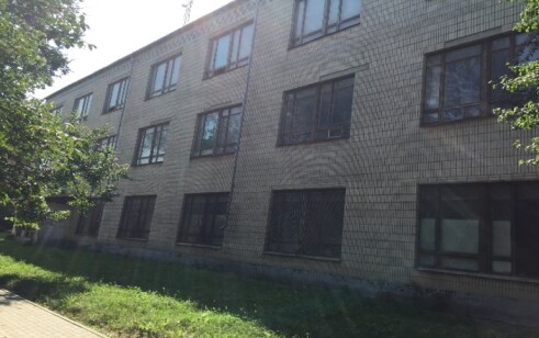 Сумська обл., м. Суми, вул. Нижньосироватська, буд. 64. Оренда – офісні приміщення 2-го поверху площею 31,30 кв.м. (В)