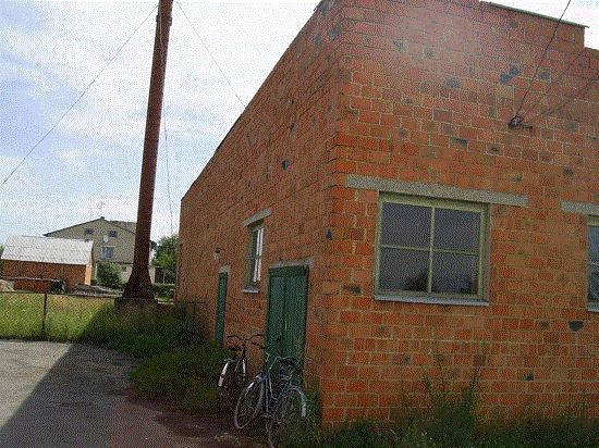 Рівненська обл., Сарненський р-н, с. Орв’яниця, вул. Центральна, 128;   Оренда – будівля площею 111,6 кв.м. (В)