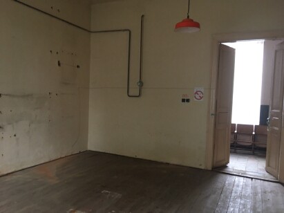 Закарпатська обл., Тячівський р-н., с. Угля, вул. Воз’єднання, 2. Оренда – приміщення 2-го поверху площею 65,45 кв. м (В)