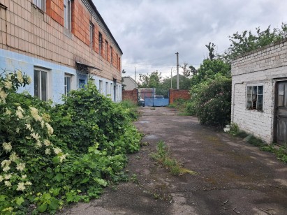 м. Глухів, пров. Героїв полку «Азов», 13. Оренда – приміщення комплексу площею 365,7 кв.м (В) 