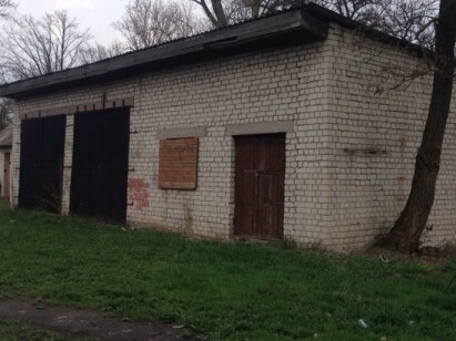 Рівненська обл., Варашський р-н, смт. Рафалівка, вул.Незалежності, 8А. Оренда – будівля складів з гаражем площею 117,4 кв. м. (В)