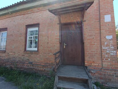 Полтавська обл., смт.Опішня, вулиця Незалежності, 7. Оренда – приміщення 1-го поверху площею 20,60 кв.м. (В)