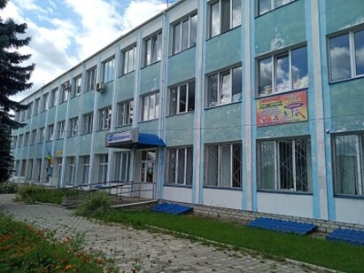 Рівненська обл., Вараський р-н., смт. Зарічне, вул. Центральна, 6а. Оренда – приміщення 1 поверху площею 71,5 кв.м. (В)