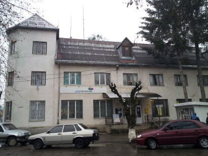 Закарпатська обл., м. Свалява, вул. Шевченка, 1А. Оренда – приміщення 2-го поверху площею 16,30 кв.м. (В)