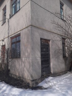 Львівська обл., Радехівський р-н., с. Барилів, вул. Б. Хмельницького, 1. Оренда – приміщення 1-го поверху площею 14,70 кв.м. (В)