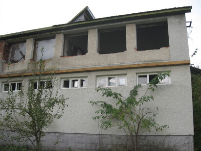 Закарпатська обл., Мукачівського р-н., с. Дусино, вул. Миру, 156-А;   Оренда – приміщення 1-го поверху площею 12,4 кв. м. (В)