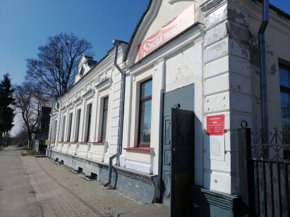  Чернігівська обл.,cмт. Батурин, вул. Центральна, 52;  Оренда – приміщення 1-го поверху площею 35,50 кв.м. (В)