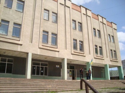 Львівська обл., м. Новий Розділ, пр. Шевченка, 30. Оренда – приміщення 2-го поверху площею 49,6 кв. м. (В)