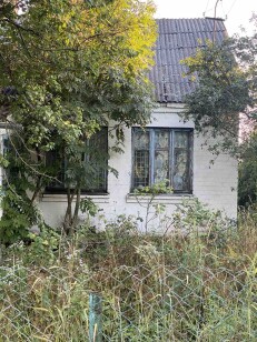 Рівненська обл., Рівненський р-н, с. Глажова, вул. Шевченка, 35. Оренда – нежитлові приміщення площею 36,9 кв.м. (В)