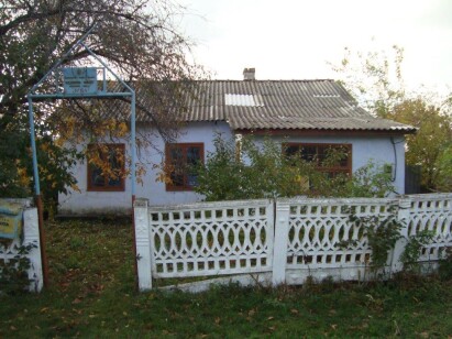 Одеська обл., Роздільнянський р-н, с. Першотравневе, вул. Шевченко, 26. Оренда – приміщення одноповерхової будівлі загальною площею 6,70 кв.м (В)