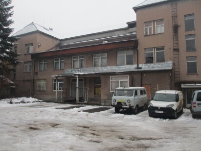 Закарпатська обл., м. Тячів, вул. Незалежності, 28. Оренда – приміщення 2-го поверху, площею 218,2 кв.м. (В)