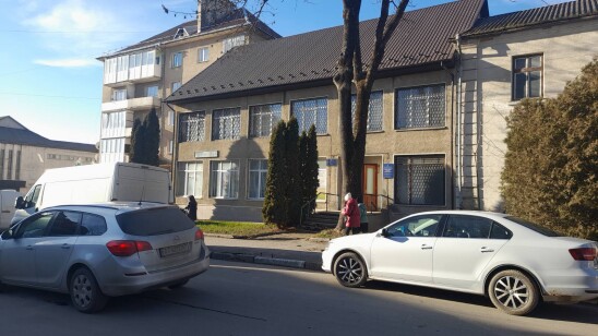 Івано-Франківська обл., Івано-Франківський р-н, м.Тлумач, вул. Макуха, 14А. Оренда – приміщення 1-го поверху, площею 12,4 м.кв (В)