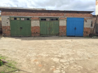 Сумська область, Шосткинський р-н, м. Глухів, пров. Поштовий, буд. 4. Оренда – приміщення гаражів площею 160,10 кв. м. (В)