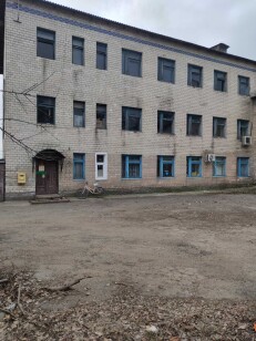 Полтавська обл., Лубенський р-н, смт. Оржиця, вулиця Центральна, 18;  Оренда – приміщення 1-го поверху загальною площею 66,10 кв.м. (В)