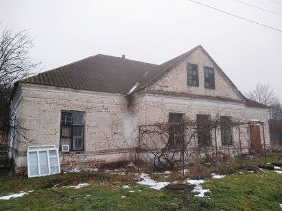 Полтавська обл., Мирогородський р-н, смт. В.Багачка, вулиця Каштанова, 13;  Оренда – будівля площею 176,50 кв.м. (В)