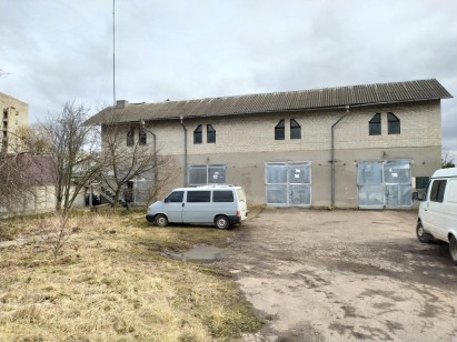 ДОВГОСТРОКОВА ОРЕНДА! Львівська область, м. Шептицький, вул. Св. Володимира, 96. Оренда – нежитлова будівля площею 199,20 кв. м. та гаражі площею 122,70кв.м., загальною площею 321,90 кв.м. (В)