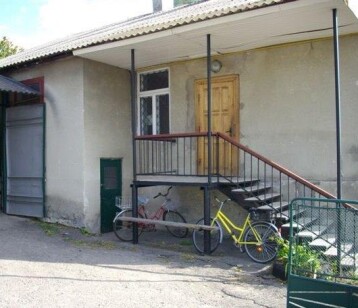 Львівська обл., смт. Олесько, вул. Шевченка, 50. Оренда – приміщення одноповерхової будівлі площею 12,20 кв. м. (В)