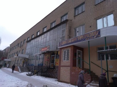 Харківська обл., Чугуївський р-н, м. Чугуїв, вул. Харківська, 118;  Оренда- приміщення 1-го поверху площею 47,80 кв.м. (В)