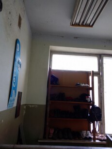 Львівська обл., смт Журавно, вул. Валова, 2;   Оренда – приміщення 2-го поверху площею 13,90 кв. м. (В)