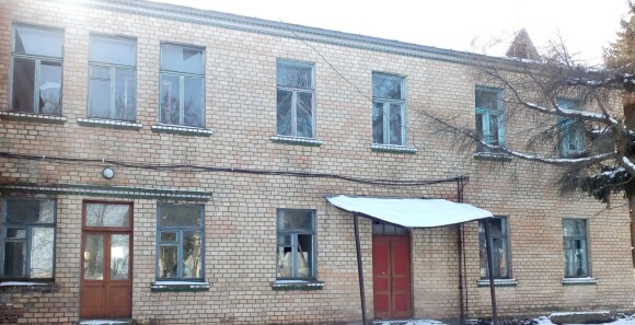 Сумська обл., Сумський р-н., с. Річки, вул. Центральна, буд. 6;    Оренда – приміщення 2-го поверху площею 20,9 кв. м.